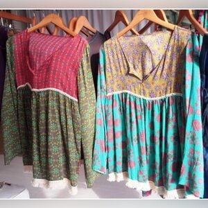 LIVE HAPPY/NATURAL WEAR GET UP & GO BOHO PEASANT TOP. RAW HEM, MIXED PRINTS. S/M